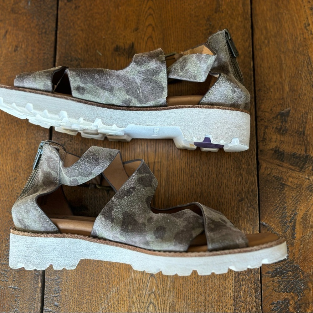 Bionica Women's Dania Sandal. Olive Camouflage Camo. Straps Back Zip. Size 9 - Picture 5 of 12